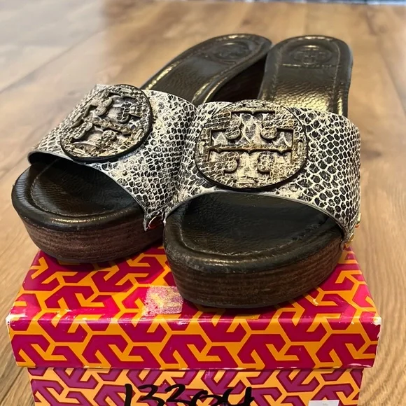Tory burch 2025 wedge slide sandals